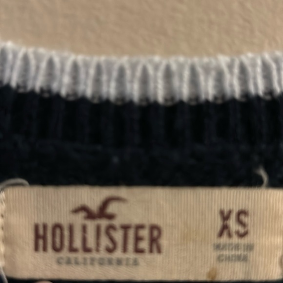 Hollister navy blue sweater - Picture 4 of 4